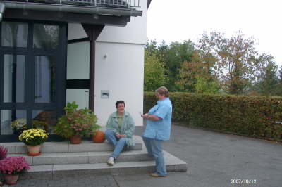 12.10.2007: Auch das Gemeindehaus wird von den Damen 